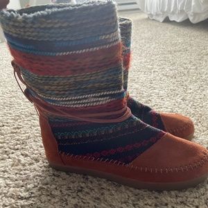 TOMS BOOTS